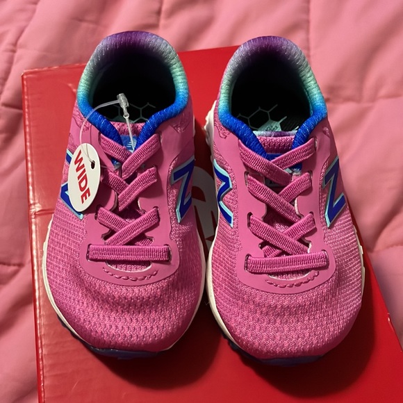 NWT New balance infants size 3 wide pink and blue sneakers - Picture 3 of 9